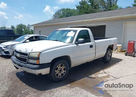 2006 Chevrolet Silverado 1500 Work Truck z USA, uszkodzony, nr VIN 3GCEC14X16G147393